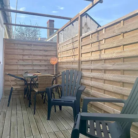 Pavillon Rénové Avec Terrasse Privative Au Cœur De Jard-sur-mer, Proche Plages Et Port - Fr-1-336-155